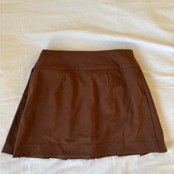 NWT Aritzia Sunday Best Jameson Pleated Wrap Mini Skirt in Tiramisu Brown - Picture 2 of 4